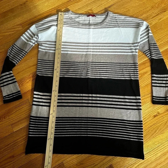 Neutral tone striped - Picture 1 of 4